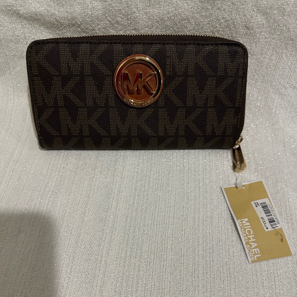 Michael kors wallet brand new